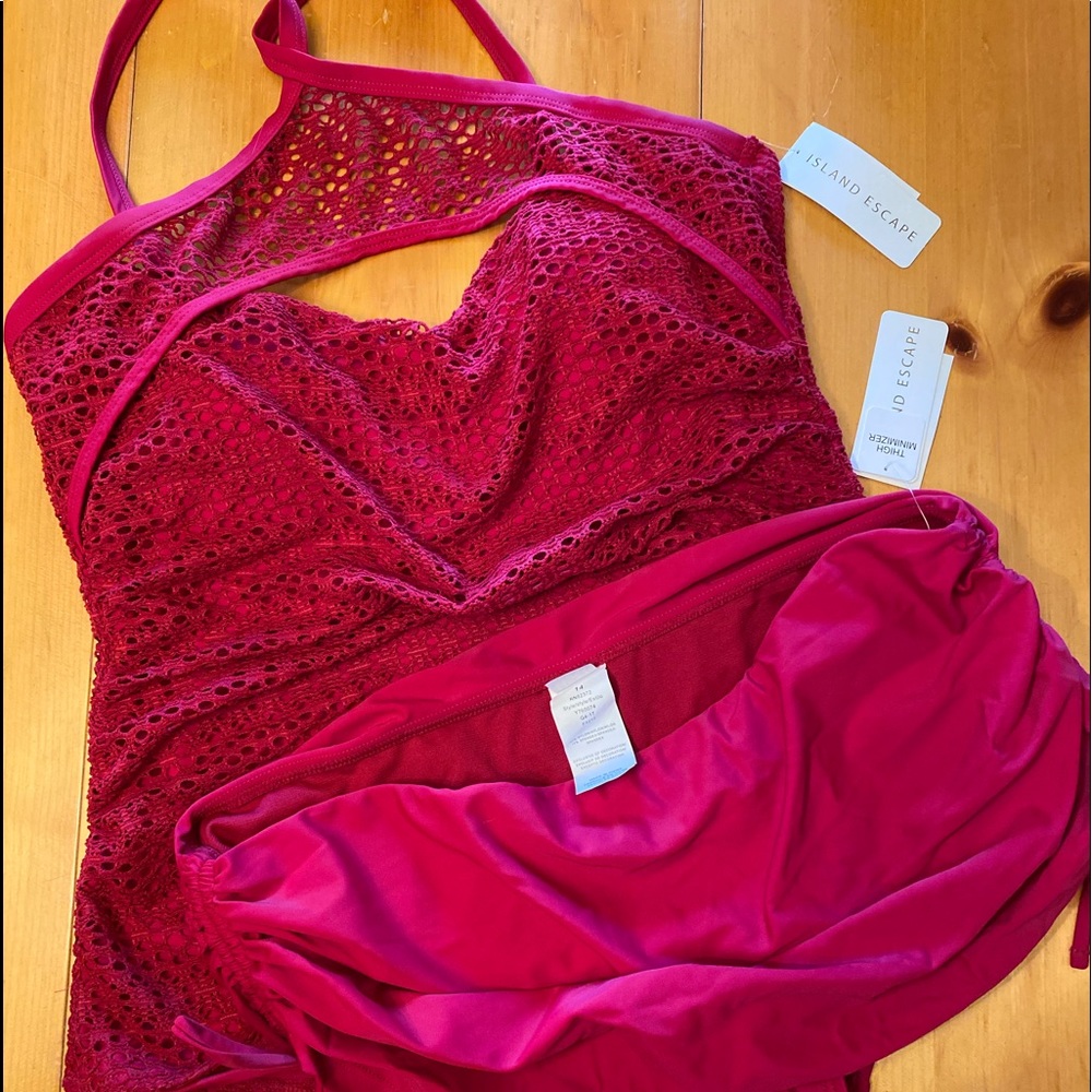 Super cute tankini. Burgundy in color. Deep red